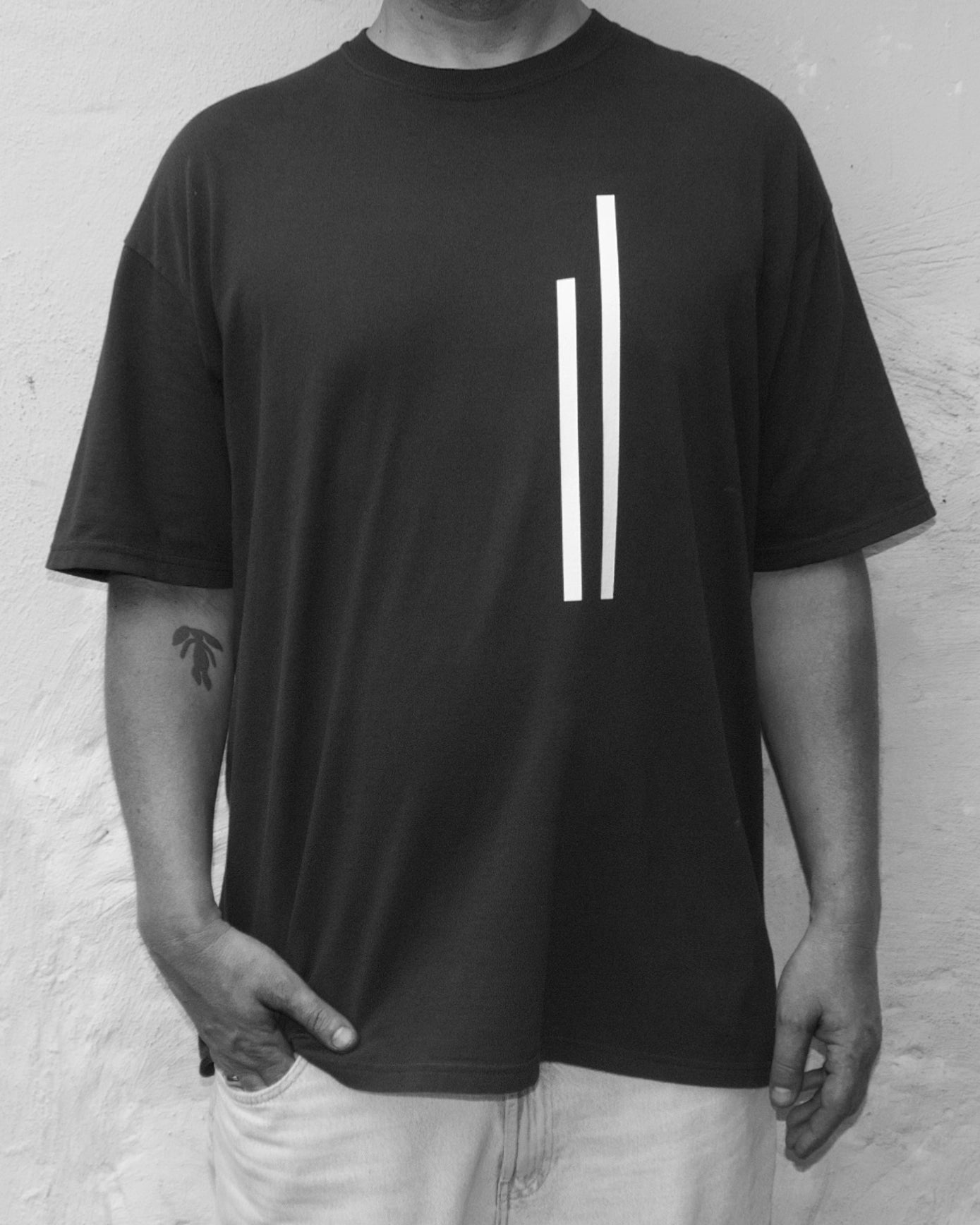 VERTICAL INTERRUPTION // BLACK